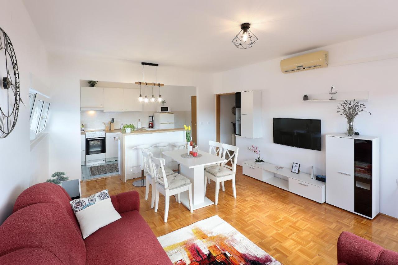 Apartment Leon - Sea View Rijeka Exterior photo